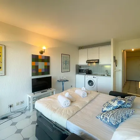 Апартаменты Port Vauban Sea Front 3 Pers Ac Wifi *